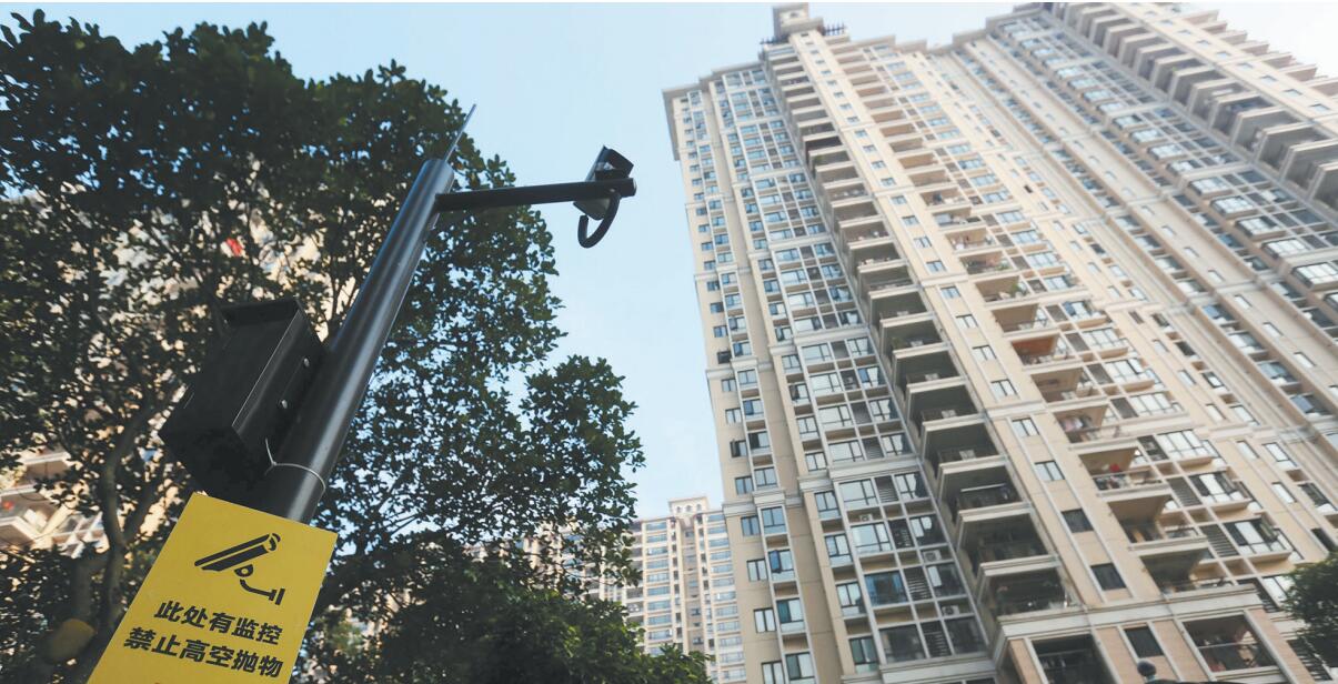小區(qū)里安裝的監(jiān)控高空拋物攝像頭。.jpg